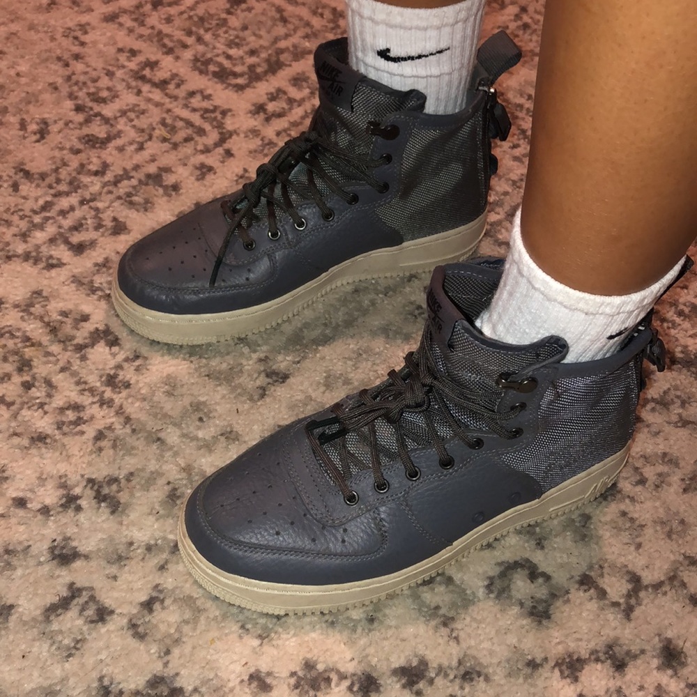 Nike SF Air Force 1 Mid GS Dark Grey Bone